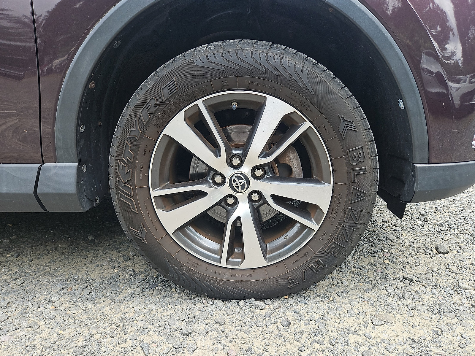 Used 2017 Toyota RAV4 XLE AWD/4WD image 9