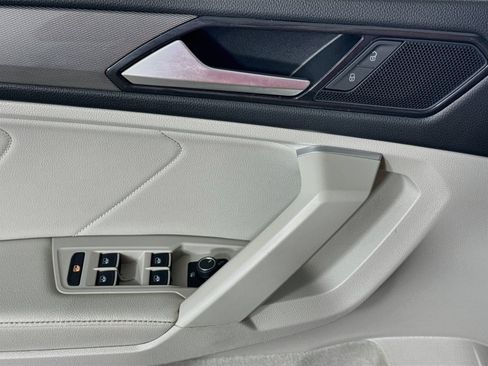 Certified 2024 Volkswagen Tiguan SE AWD/4WD image 11
