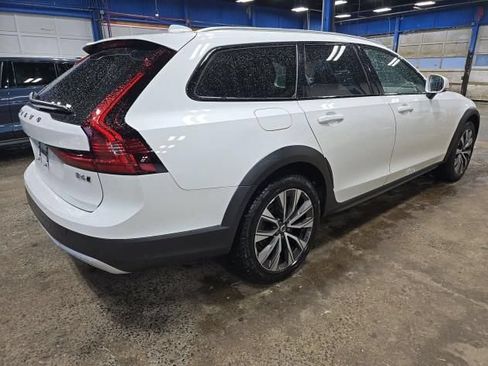 Used 2025 Volvo V90 B6 Cross Country Plus AWD/4WD image 4