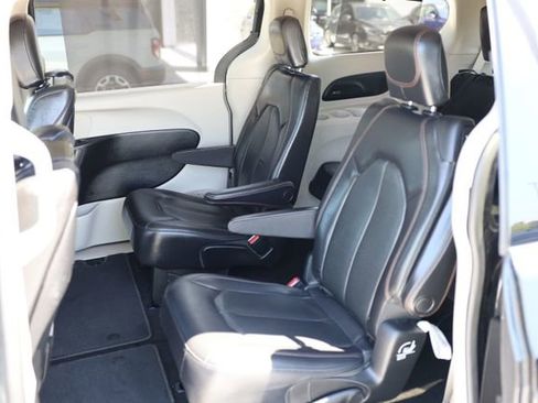 Used 2019 Chrysler Pacifica Touring-L Plus w/ Advanced Safetytec Group FWD image 40