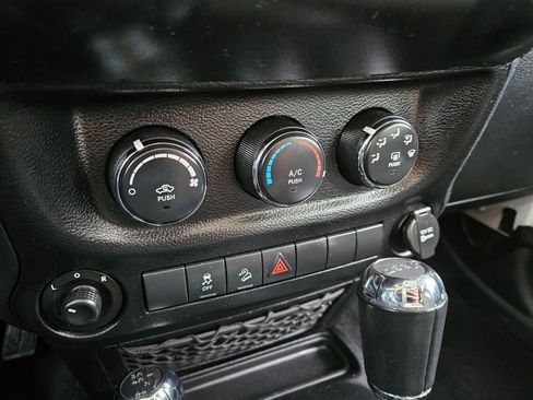 Used 2013 Jeep Wrangler Unlimited Sport image 21