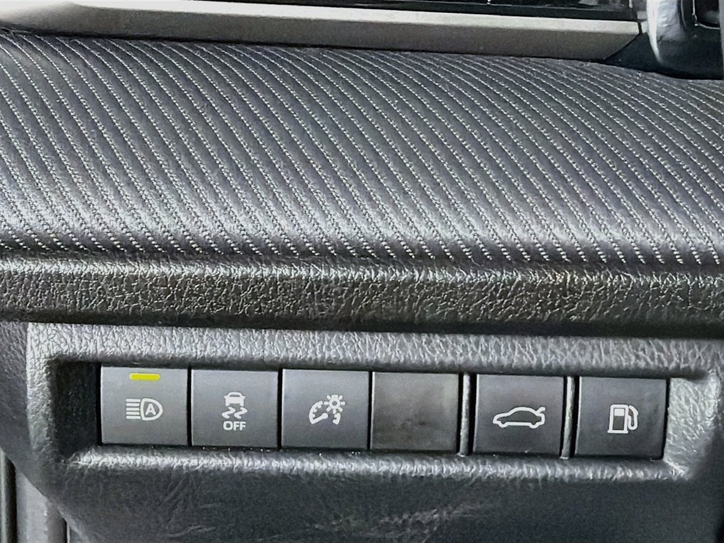 Used 2025 Toyota Camry SE FWD image 15