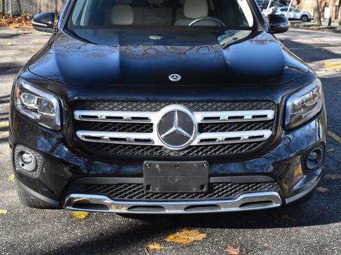 Used 2021 Mercedes-Benz GLB 250 4MATIC w/ Premium Package image 36