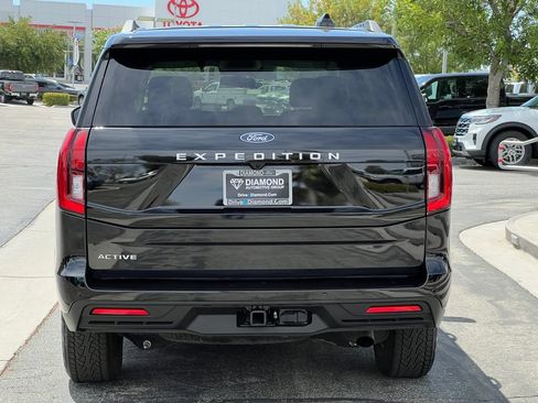 Used 2025 Ford Expedition Active AWD/4WD image 6