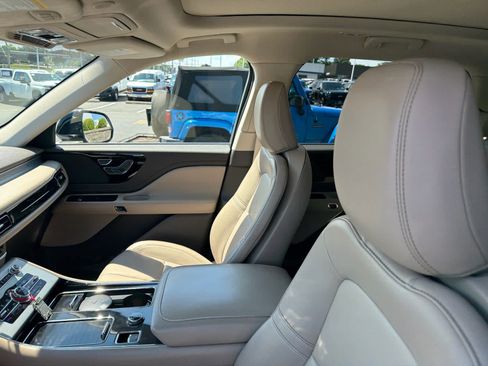 Used 2022 Lincoln Aviator AWD w/ Premium Package image 8