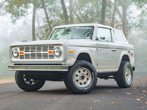 Used 2024 Ford Bronco Black Diamond AWD/4WD image 26