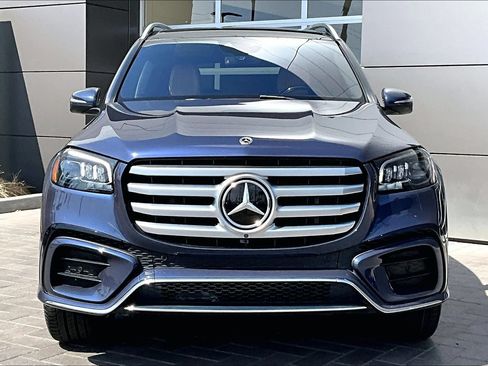 Used 2024 Mercedes-Benz GLS 580 4MATIC image 2