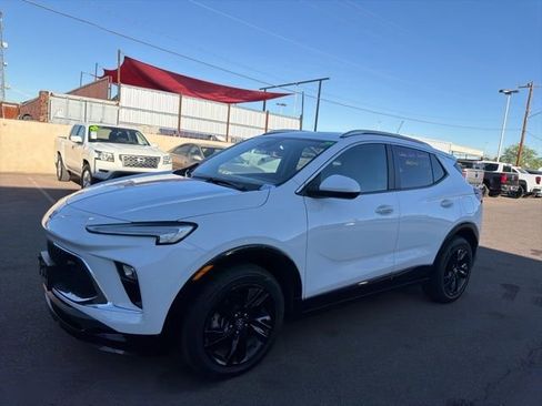 Used 2024 Buick Encore GX Sport Touring image 4