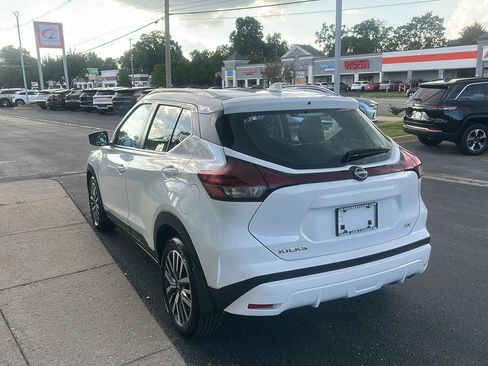 Used 2024 Nissan Kicks SV FWD image 5