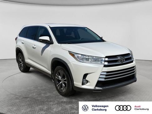 Used 2019 Toyota Highlander Plus AWD/4WD image 3