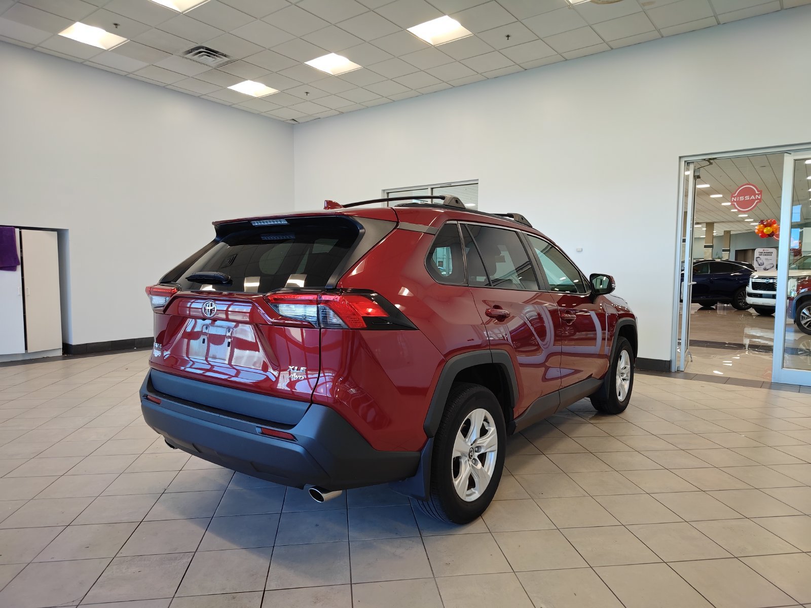 Used 2021 Toyota RAV4 XLE AWD/4WD image 3