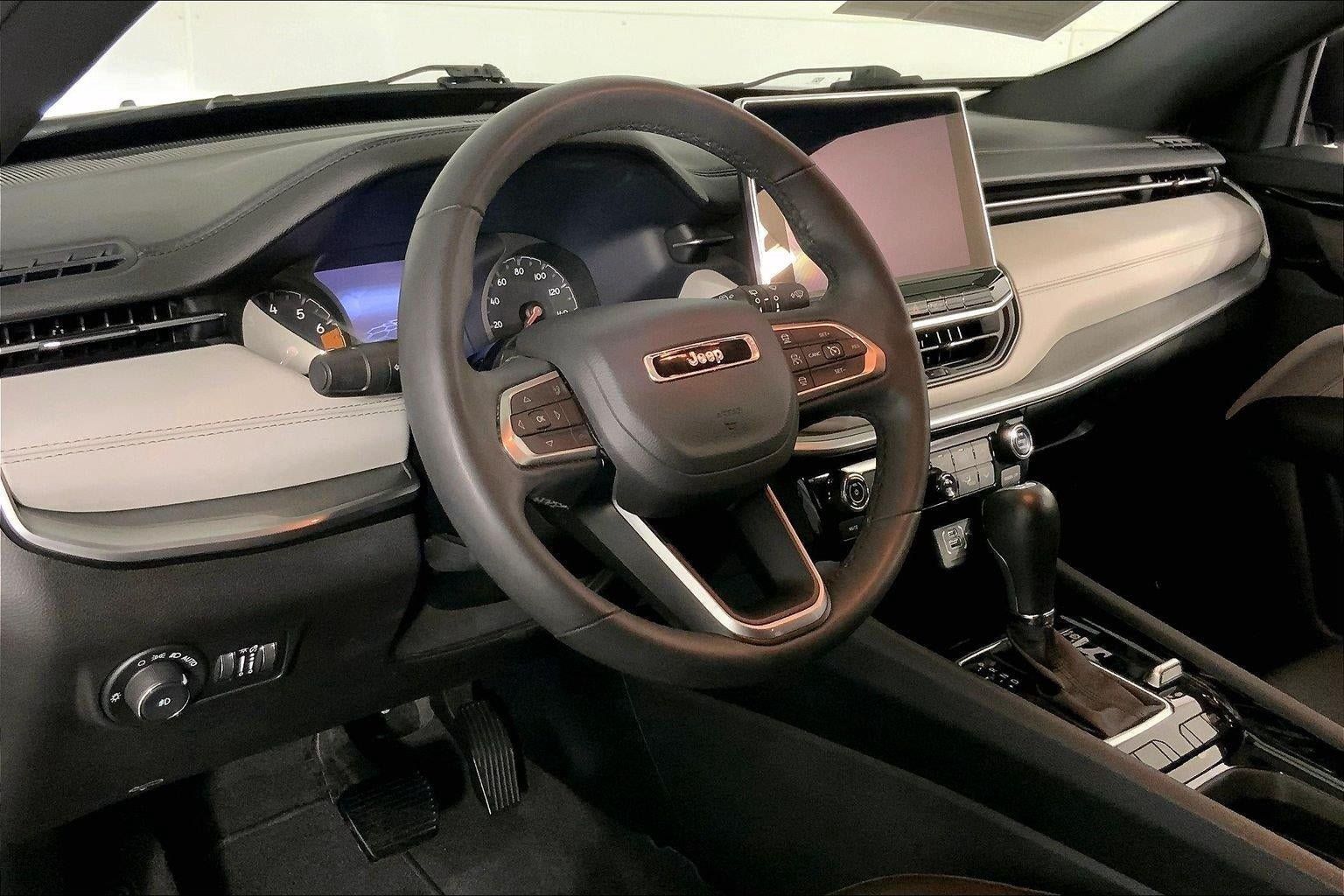 Used 2025 Jeep Compass Limited AWD/4WD image 14