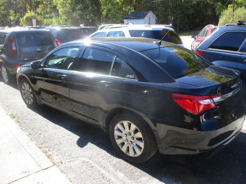 Used 2013 Chrysler 200 LX image 3