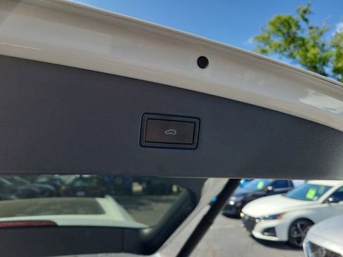 Used 2018 Volkswagen Tiguan SEL image 8