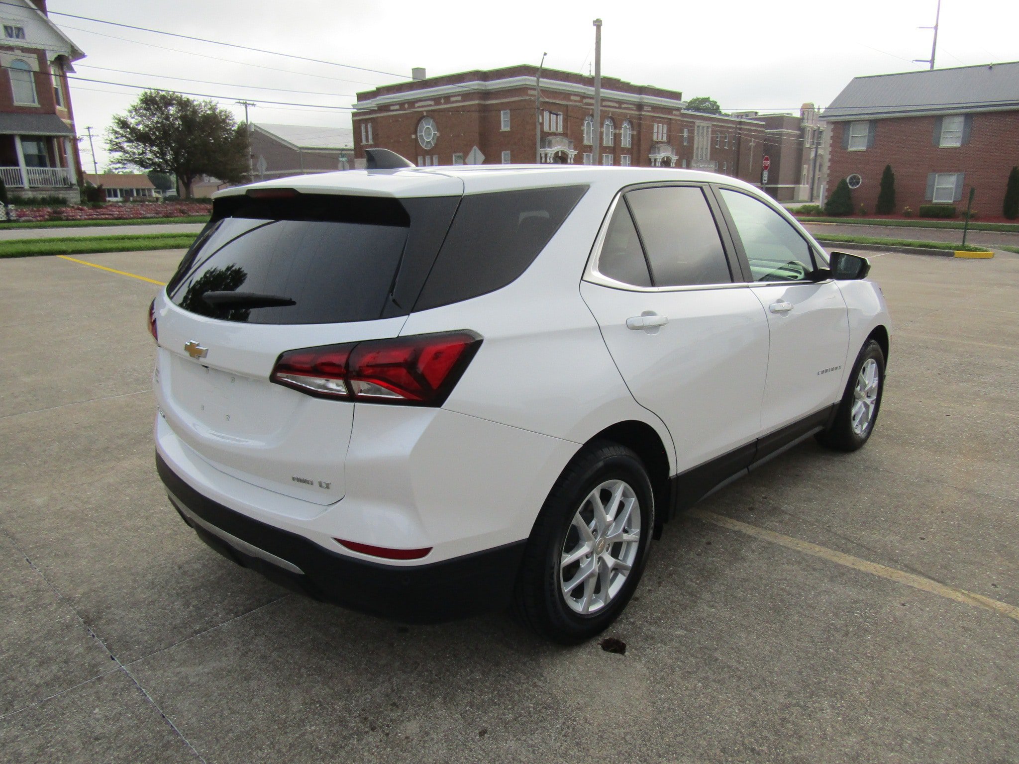 Used 2024 Chevrolet Equinox LT AWD/4WD image 3