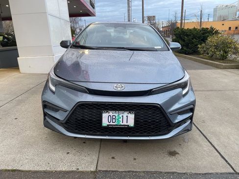 Used 2025 Toyota Corolla SE w/ Convenience Package image 3