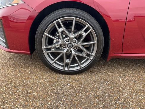 Certified 2024 Nissan Altima 2.0 SR image 8