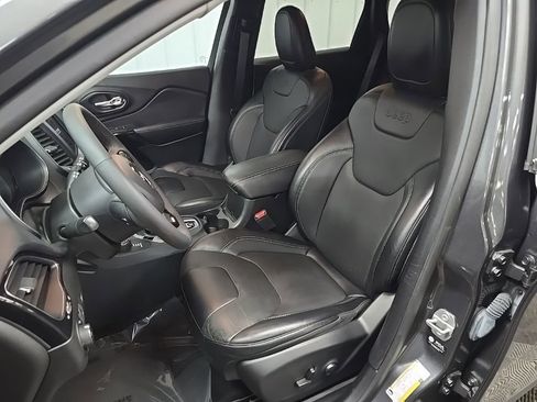 Used 2023 Jeep Cherokee Altitude Lux image 30