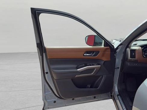 Certified 2025 Nissan Pathfinder Platinum AWD/4WD image 14