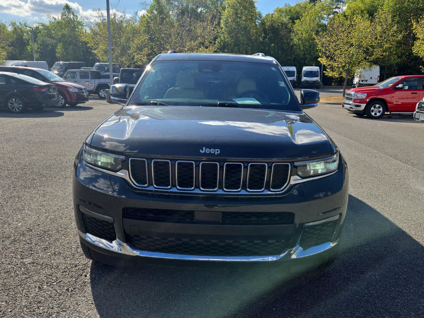 Used 2024 Jeep Grand Cherokee L Limited AWD/4WD image 2
