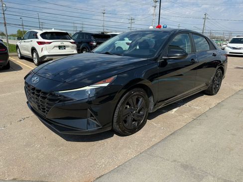 Used 2021 Hyundai Elantra SEL w/ Convenience Package FWD image 6