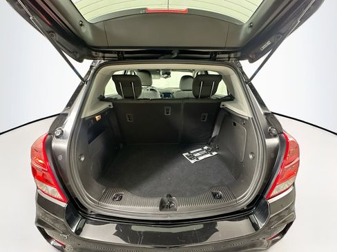 Used 2020 Chevrolet Trax LS image 32