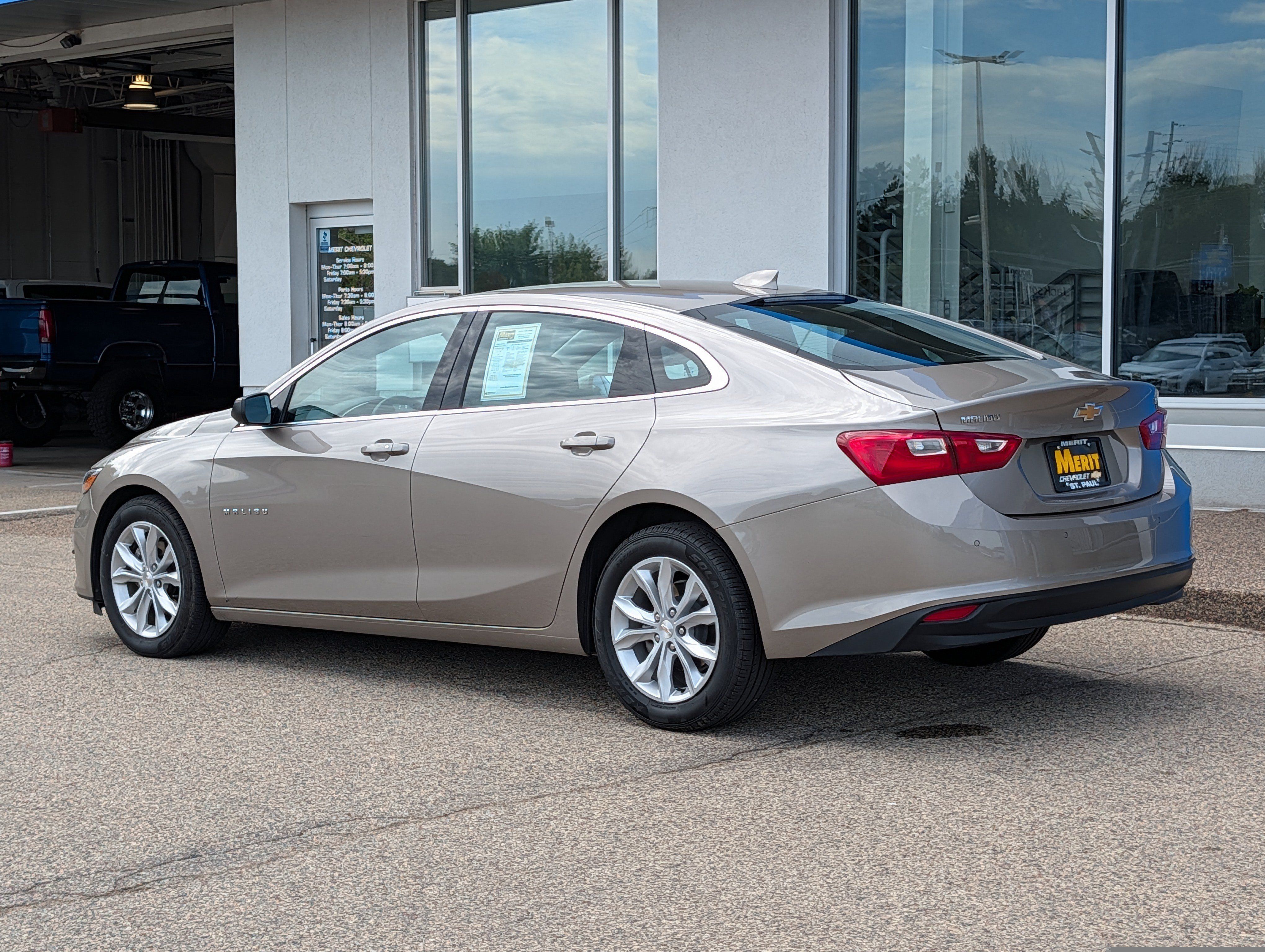 Certified 2025 Chevrolet Malibu LT FWD image 4