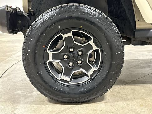 Used 2020 Jeep Gladiator Mojave w/ Dual Top Group AWD/4WD image 27