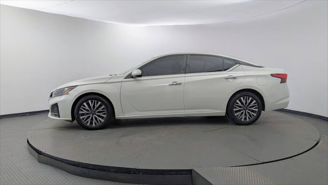 Used 2023 Nissan Altima 2.5 SV FWD image 3
