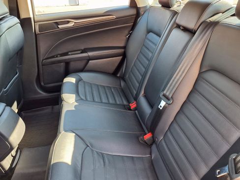 Used 2017 Ford Fusion SE AWD/4WD image 7
