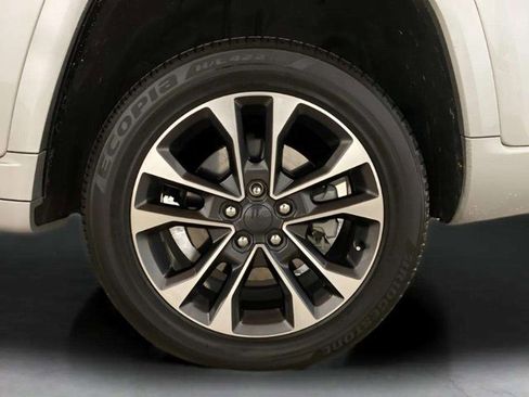 Used 2023 Jeep Grand Cherokee Overland w/ Luxury Tech Group IV image 29