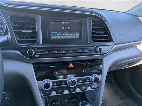Used 2020 Hyundai Elantra SE image 12