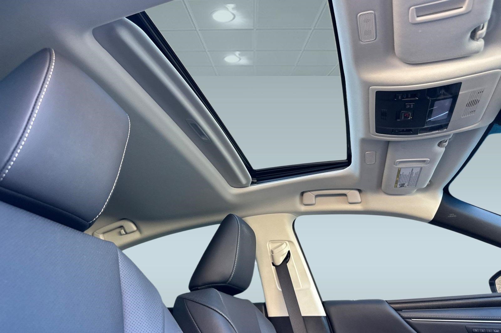 Used 2025 Lexus ES 300h F Sport w/ Accessory Package (Z1) FWD image 24