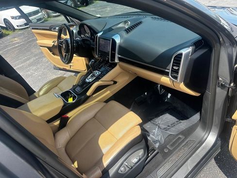 Used 2017 Porsche Cayenne AWD/4WD image 12