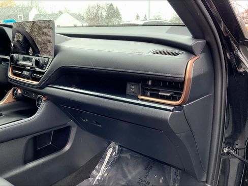 Used 2024 Toyota Grand Highlander AWD Hybrid image 17