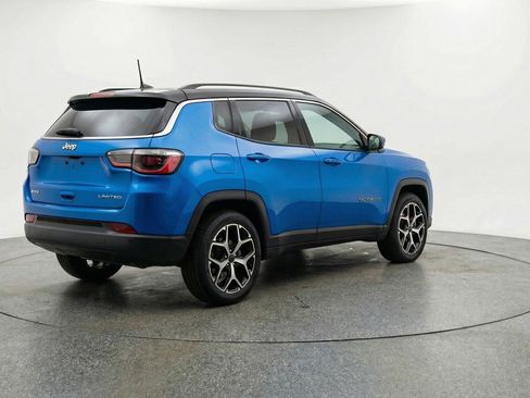 Used 2025 Jeep Compass Limited AWD/4WD image 9