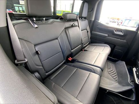 Used 2023 Chevrolet Silverado 1500 LT Trail Boss w/ LT Trail Boss Premium Package image 19