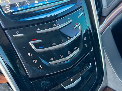 Used 2015 Cadillac Escalade Premium image 34