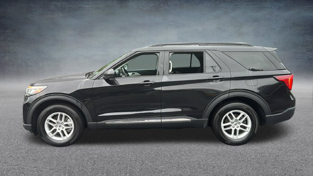 Used 2025 Ford Explorer Active AWD/4WD image 7