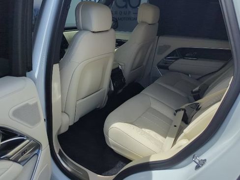 Used 2025 Land Rover Range Rover SE AWD/4WD image 10
