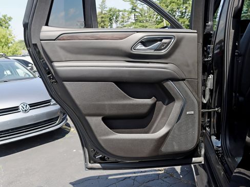 Used 2021 Chevrolet Tahoe LT w/ LT Signature Plus Package AWD/4WD image 39