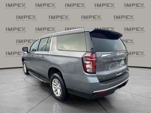 Used 2022 Chevrolet Suburban LT image 3