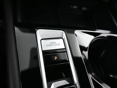 Used 2024 Volkswagen Atlas Cross Sport SE image 27