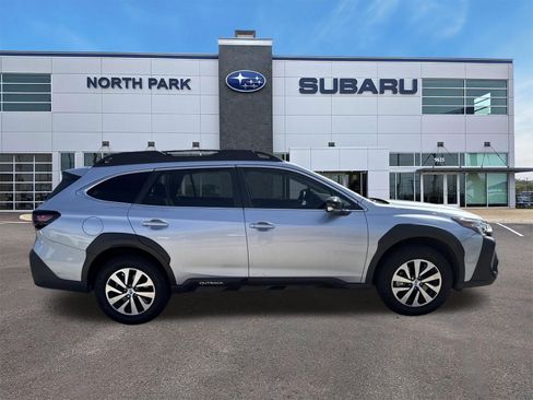 Used 2024 Subaru Outback Premium AWD/4WD image 2