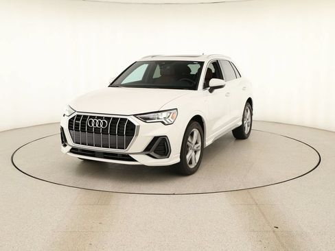 Certified 2023 Audi Q3 2.0T Premium w/ Convenience Package AWD/4WD image 12