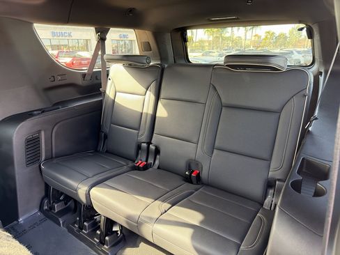 Used 2024 GMC Yukon XL SLT image 9