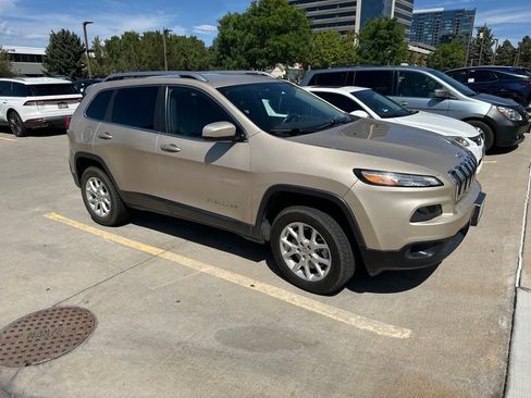 Used 2014 Jeep Cherokee Latitude w/ Comfort/Convenience Group AWD/4WD image 2