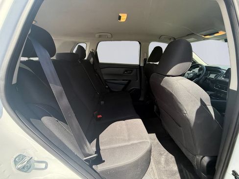 Used 2024 Nissan Rogue S FWD image 19