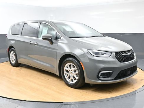 Used 2023 Chrysler Pacifica Touring-L FWD image 50