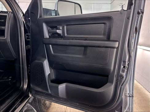 Used 2015 RAM 2500 Tradesman w/ Chrome Appearance Group RWD image 25